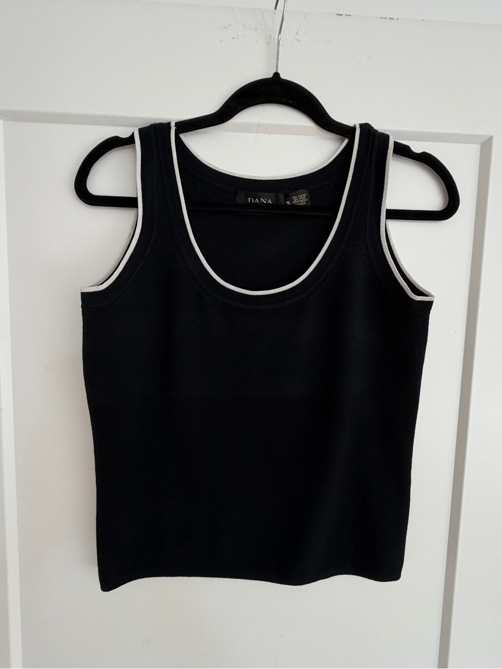 Dana Buchman Tank, Women’s Size Medium